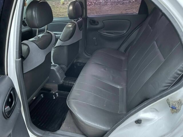 Белый Дэу Сенс, объемом двигателя 1.5 л и пробегом 200 тыс. км за 1100 $, фото 2 на Automoto.ua