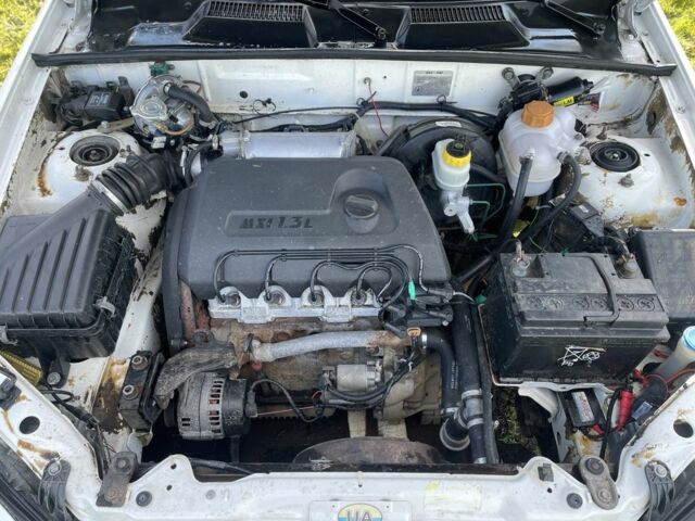 Білий Деу Сенс, об'ємом двигуна 1.3 л та пробігом 196 тис. км за 2000 $, фото 6 на Automoto.ua