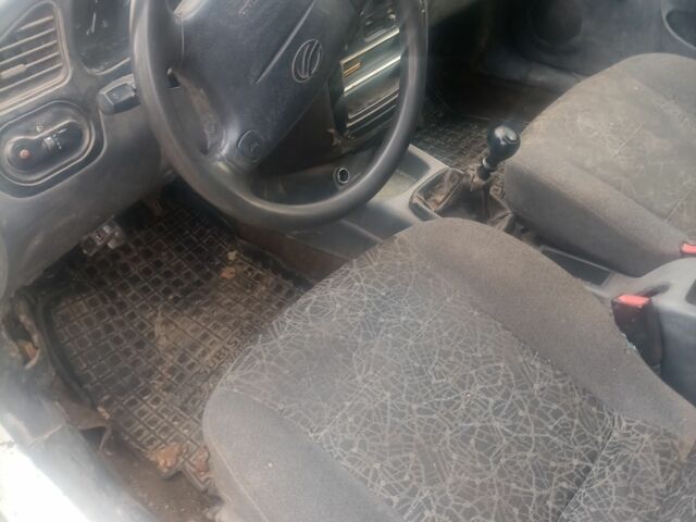 Белый Дэу Сенс, объемом двигателя 1.5 л и пробегом 211 тыс. км за 1048 $, фото 3 на Automoto.ua