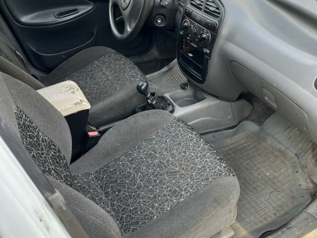 Білий Деу Сенс, об'ємом двигуна 1.3 л та пробігом 250 тис. км за 900 $, фото 3 на Automoto.ua