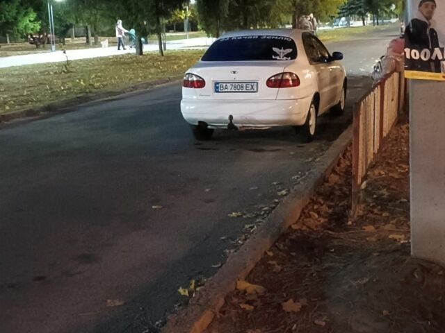 Белый Дэу Сенс, объемом двигателя 1.5 л и пробегом 270 тыс. км за 2200 $, фото 5 на Automoto.ua