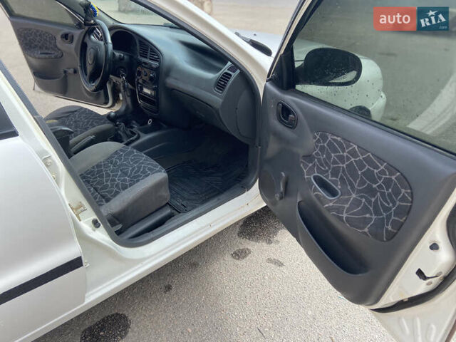 Деу Сенс 2002 у Херсоні на Automoto.ua Білий Деу Сенс, об'ємом двигуна 1.3 л та пробігом 25 тис. км за 1600 $, фото 9 на Automoto.ua