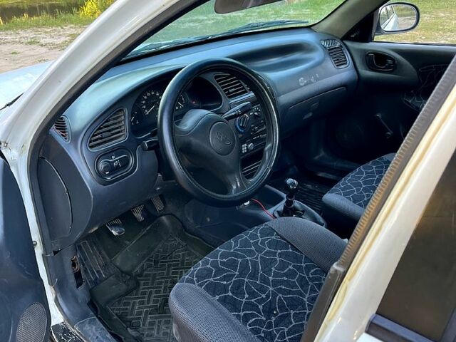 Білий Деу Сенс, об'ємом двигуна 1.3 л та пробігом 300 тис. км за 1200 $, фото 4 на Automoto.ua