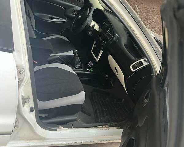 Белый Дэу Сенс, объемом двигателя 1.3 л и пробегом 200 тыс. км за 1000 $, фото 4 на Automoto.ua