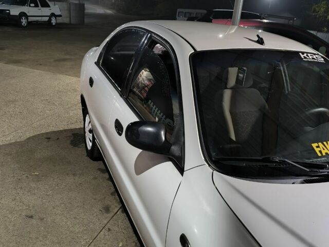 Білий Деу Сенс, об'ємом двигуна 1.3 л та пробігом 230 тис. км за 2000 $, фото 4 на Automoto.ua