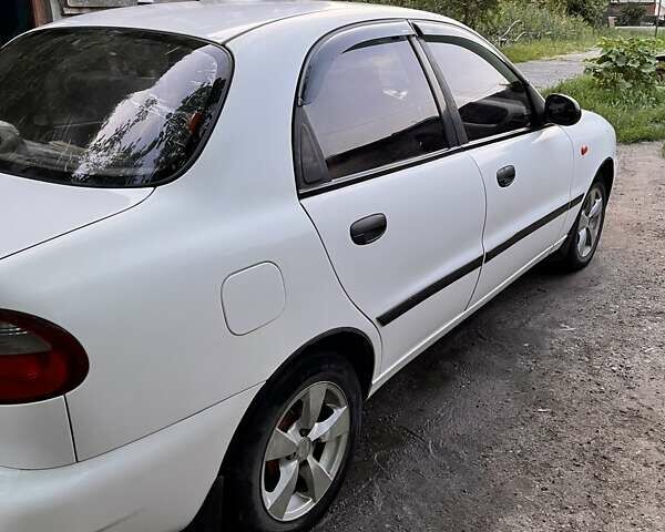 Білий Деу Сенс, об'ємом двигуна 1.3 л та пробігом 300 тис. км за 2000 $, фото 3 на Automoto.ua