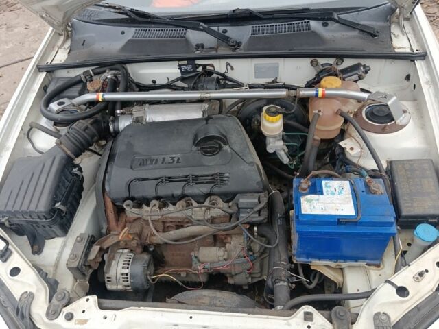 Білий Деу Сенс, об'ємом двигуна 1.3 л та пробігом 165 тис. км за 1200 $, фото 7 на Automoto.ua