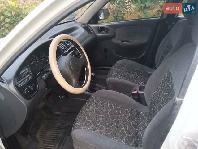Білий Деу Сенс, об'ємом двигуна 1.3 л та пробігом 300 тис. км за 2000 $, фото 3 на Automoto.ua