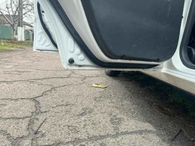 Белый Дэу Сенс, объемом двигателя 1.3 л и пробегом 200 тыс. км за 2300 $, фото 5 на Automoto.ua