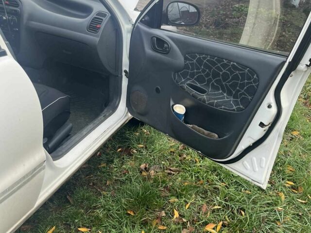 Белый Дэу Сенс, объемом двигателя 1.3 л и пробегом 200 тыс. км за 2300 $, фото 2 на Automoto.ua