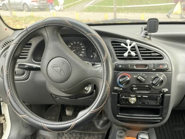 Белый Дэу Сенс, объемом двигателя 1.5 л и пробегом 308 тыс. км за 2315 $, фото 5 на Automoto.ua