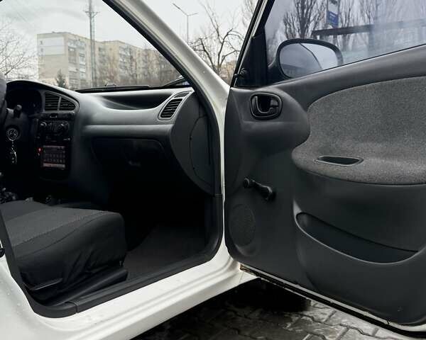 Білий Деу Сенс, об'ємом двигуна 1.3 л та пробігом 257 тис. км за 1950 $, фото 13 на Automoto.ua