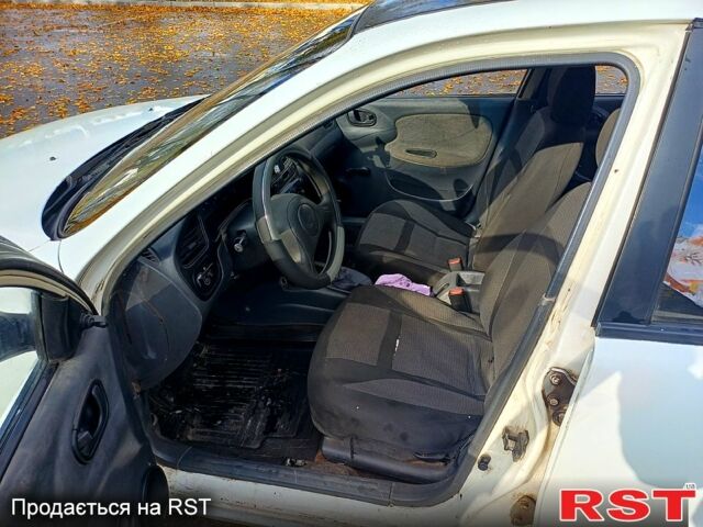 Білий Деу Сенс, об'ємом двигуна 1.3 л та пробігом 387 тис. км за 1100 $, фото 6 на Automoto.ua