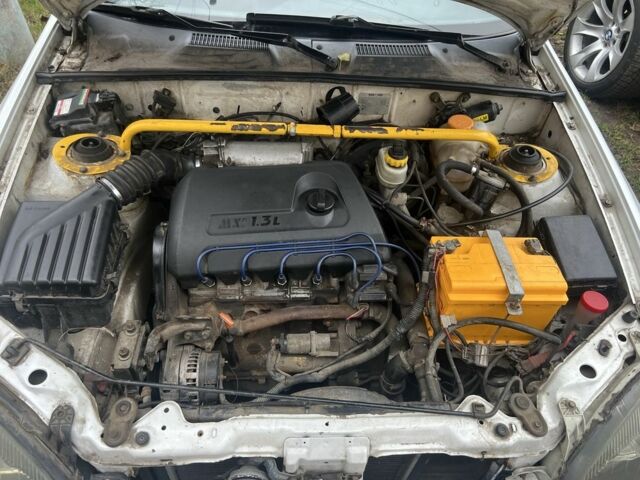 Белый Дэу Сенс, объемом двигателя 1.3 л и пробегом 180 тыс. км за 1400 $, фото 4 на Automoto.ua