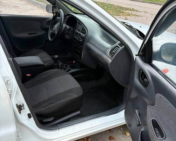 Дэу Сенс 2004 в Каневе на Automoto.ua Белый Дэу Сенс, объемом двигателя 0 л и пробегом 176 тыс. км за 1500 $, фото 8 на Automoto.ua