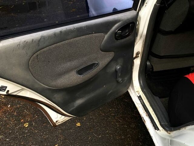 Белый Дэу Сенс, объемом двигателя 1.3 л и пробегом 180 тыс. км за 1200 $, фото 6 на Automoto.ua