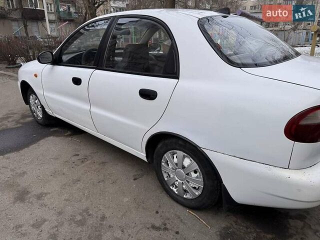 Білий Деу Сенс, об'ємом двигуна 1.3 л та пробігом 250 тис. км за 1699 $, фото 1 на Automoto.ua