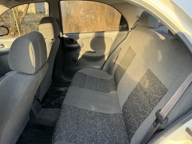 Білий Деу Сенс, об'ємом двигуна 1.6 л та пробігом 152 тис. км за 2000 $, фото 5 на Automoto.ua