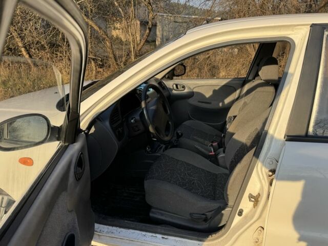 Білий Деу Сенс, об'ємом двигуна 1.6 л та пробігом 152 тис. км за 2000 $, фото 7 на Automoto.ua