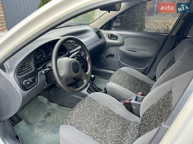 Белый Дэу Сенс, объемом двигателя 1.5 л и пробегом 204 тыс. км за 2450 $, фото 3 на Automoto.ua