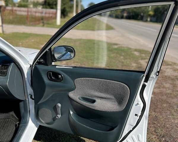 Белый Дэу Сенс, объемом двигателя 1.3 л и пробегом 221 тыс. км за 1800 $, фото 7 на Automoto.ua