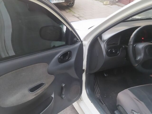 Белый Дэу Сенс, объемом двигателя 1.4 л и пробегом 220 тыс. км за 1500 $, фото 4 на Automoto.ua