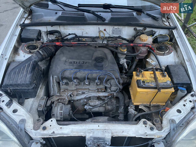 Белый Дэу Сенс, объемом двигателя 1.3 л и пробегом 310 тыс. км за 1100 $, фото 4 на Automoto.ua