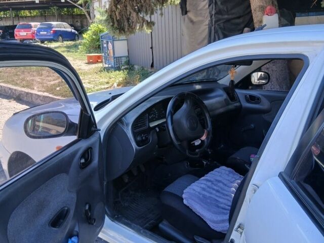Білий Деу Сенс, об'ємом двигуна 1.3 л та пробігом 225 тис. км за 2000 $, фото 2 на Automoto.ua