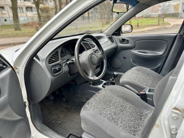 Белый Дэу Сенс, объемом двигателя 1.5 л и пробегом 272 тыс. км за 1500 $, фото 4 на Automoto.ua