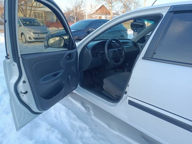 Белый Дэу Сенс, объемом двигателя 1.6 л и пробегом 191 тыс. км за 2500 $, фото 4 на Automoto.ua