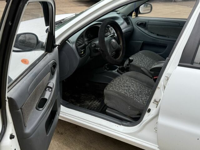 Белый Дэу Сенс, объемом двигателя 1.5 л и пробегом 220 тыс. км за 2400 $, фото 5 на Automoto.ua