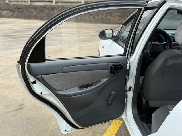 Белый Дэу Сенс, объемом двигателя 1.5 л и пробегом 220 тыс. км за 2400 $, фото 8 на Automoto.ua