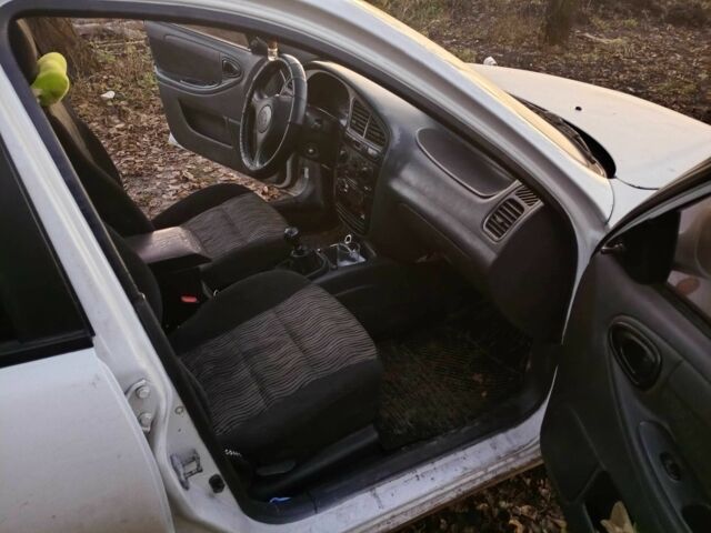 Белый Дэу Сенс, объемом двигателя 1.5 л и пробегом 288 тыс. км за 1400 $, фото 3 на Automoto.ua