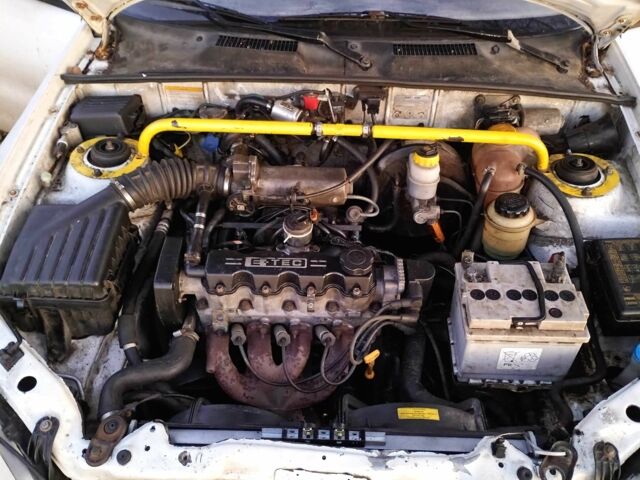 Белый Дэу Сенс, объемом двигателя 1.5 л и пробегом 288 тыс. км за 1400 $, фото 5 на Automoto.ua