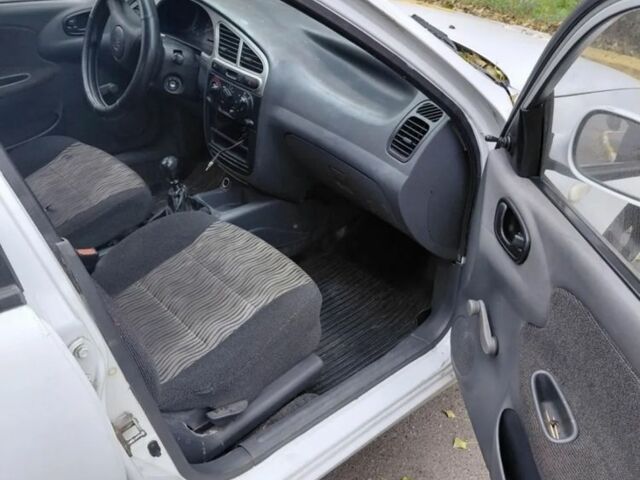 Белый Дэу Сенс, объемом двигателя 1.3 л и пробегом 200 тыс. км за 1074 $, фото 3 на Automoto.ua