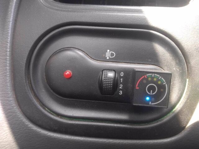 Бежевий Деу Сенс, об'ємом двигуна 1.5 л та пробігом 250 тис. км за 2800 $, фото 10 на Automoto.ua