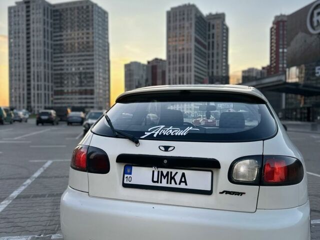 Бежевый Дэу Сенс, объемом двигателя 1.6 л и пробегом 325 тыс. км за 2100 $, фото 1 на Automoto.ua