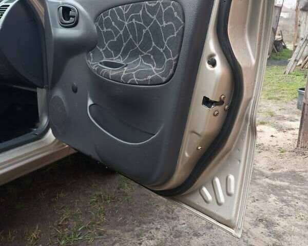 Бежевий Деу Сенс, об'ємом двигуна 1.3 л та пробігом 250 тис. км за 1800 $, фото 4 на Automoto.ua