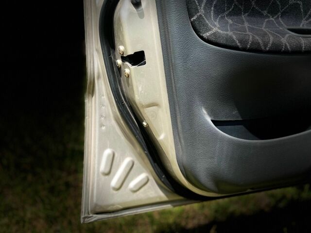 Бежевый Дэу Сенс, объемом двигателя 1.3 л и пробегом 170 тыс. км за 2200 $, фото 7 на Automoto.ua