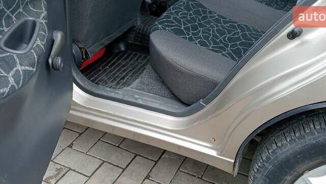 Бежевый Дэу Сенс, объемом двигателя 1.3 л и пробегом 170 тыс. км за 1750 $, фото 5 на Automoto.ua