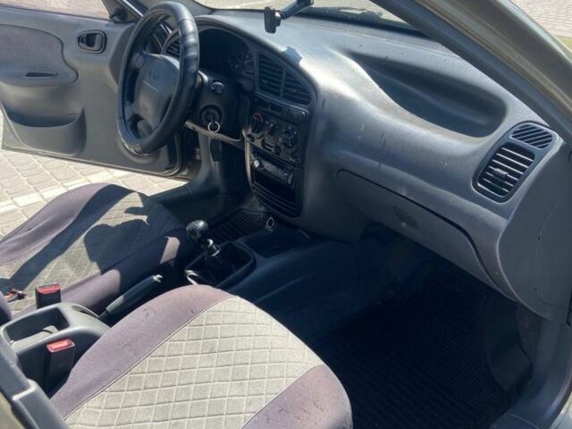 Бежевый Дэу Сенс, объемом двигателя 1.6 л и пробегом 220 тыс. км за 2300 $, фото 5 на Automoto.ua