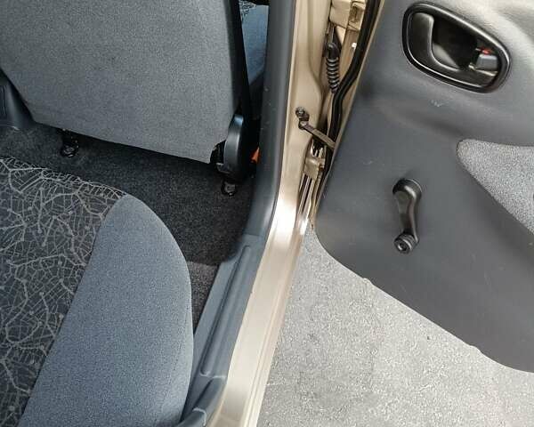 Бежевий Деу Сенс, об'ємом двигуна 1.3 л та пробігом 153 тис. км за 2499 $, фото 33 на Automoto.ua