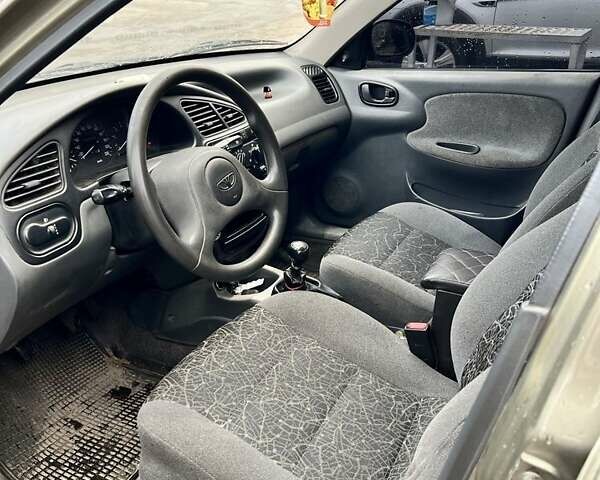 Бежевый Дэу Сенс, объемом двигателя 1.5 л и пробегом 200 тыс. км за 2000 $, фото 4 на Automoto.ua