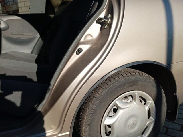 Бежевий Деу Сенс, об'ємом двигуна 1.4 л та пробігом 225 тис. км за 2800 $, фото 9 на Automoto.ua