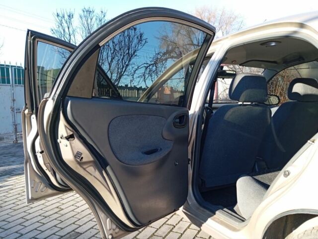 Бежевий Деу Сенс, об'ємом двигуна 1.4 л та пробігом 225 тис. км за 2800 $, фото 12 на Automoto.ua