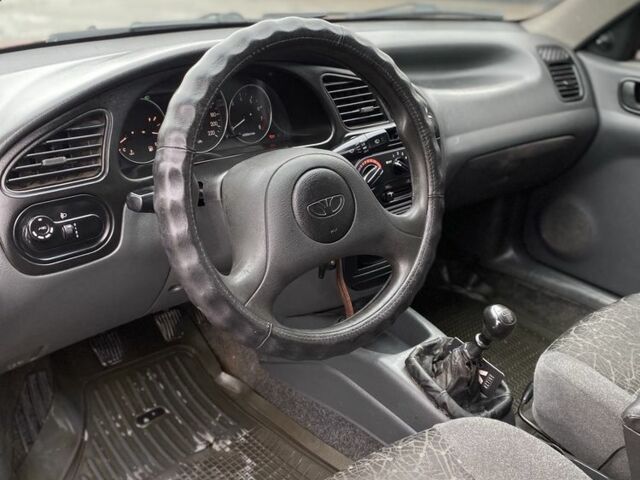 Красный Дэу Сенс, объемом двигателя 1.5 л и пробегом 350 тыс. км за 1399 $, фото 4 на Automoto.ua