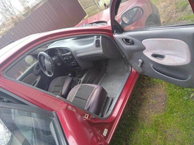 Красный Дэу Сенс, объемом двигателя 1.5 л и пробегом 450 тыс. км за 1429 $, фото 3 на Automoto.ua