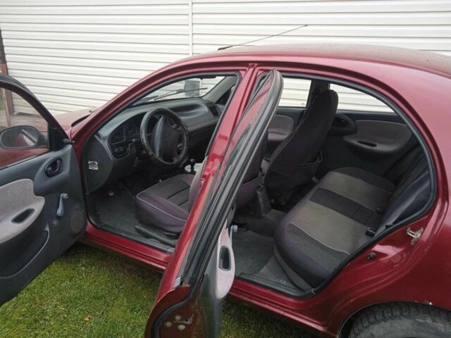 Красный Дэу Сенс, объемом двигателя 1.5 л и пробегом 450 тыс. км за 1429 $, фото 5 на Automoto.ua