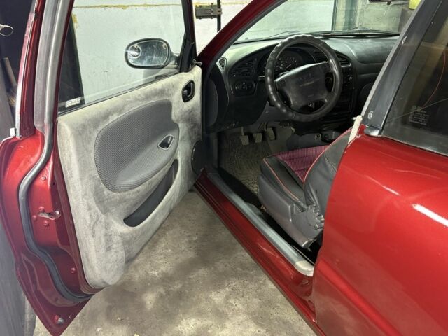 Червоний Деу Сенс, об'ємом двигуна 1.6 л та пробігом 200 тис. км за 2000 $, фото 6 на Automoto.ua