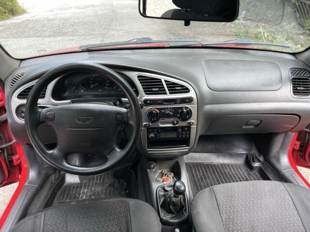 Деу Сенс 2002 у Дніпро (Дніпропетровську) на Automoto.ua Червоний Деу Сенс, об'ємом двигуна 1.6 л та пробігом 251 тис. км за 2100 $, фото 9 на Automoto.ua